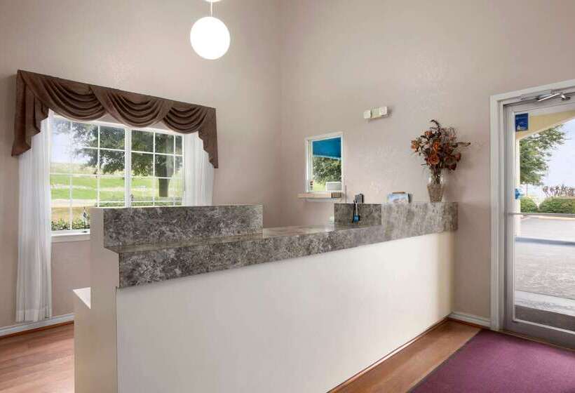 בית מלון כפרי Travelodge By Wyndham Killeen/fort Hood