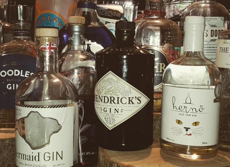 تختخواب و صبحانه The Angel Inn, Heytesbury