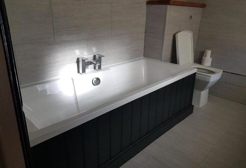 تختخواب و صبحانه The Angel Inn, Heytesbury