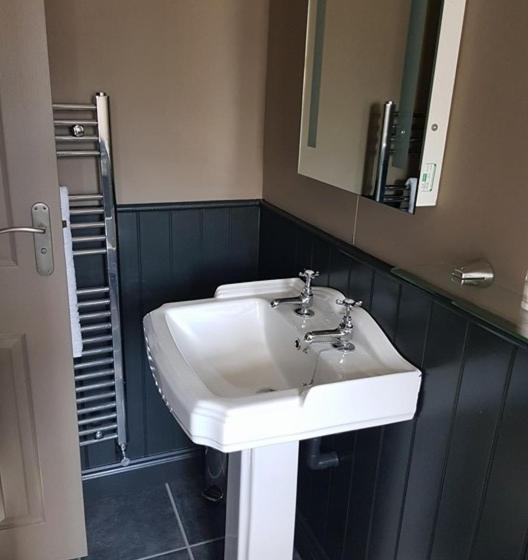 تختخواب و صبحانه The Angel Inn, Heytesbury