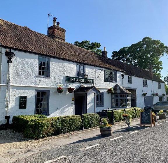 تختخواب و صبحانه The Angel Inn, Heytesbury