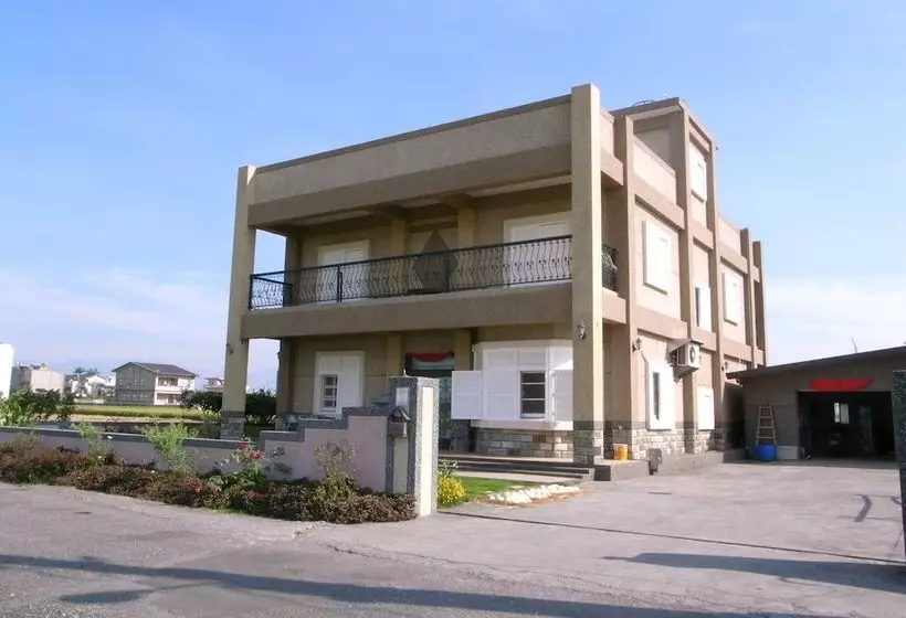پانسیون Harmony Village