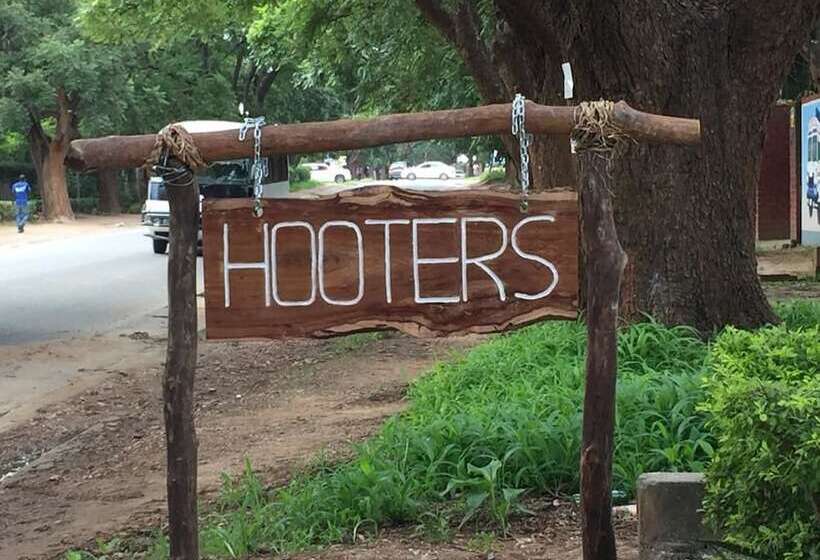 پانسیون Hooters Lodge