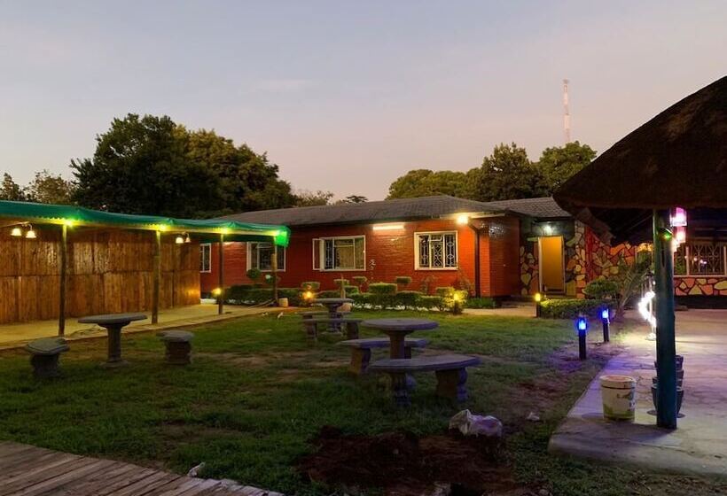 پانسیون Hooters Lodge