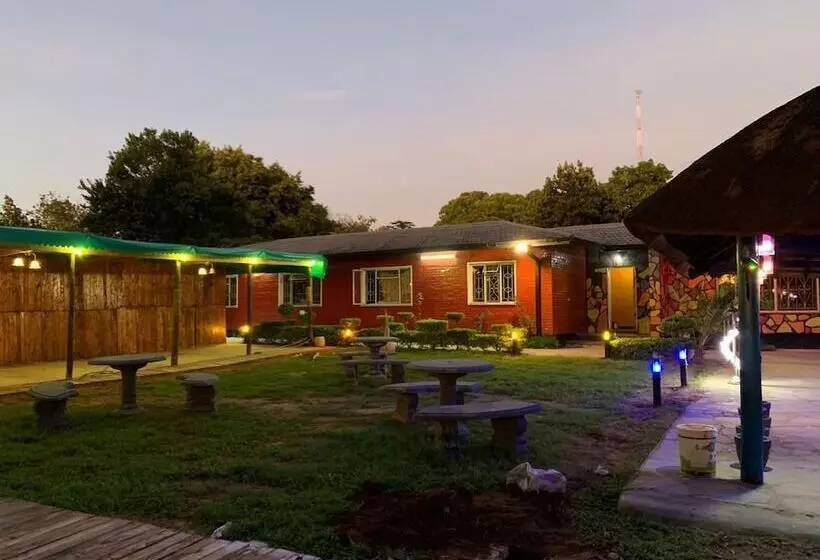 پانسیون Hooters Lodge