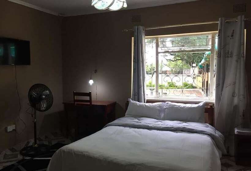 پانسیون Hooters Lodge