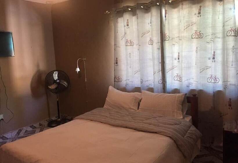 پانسیون Hooters Lodge