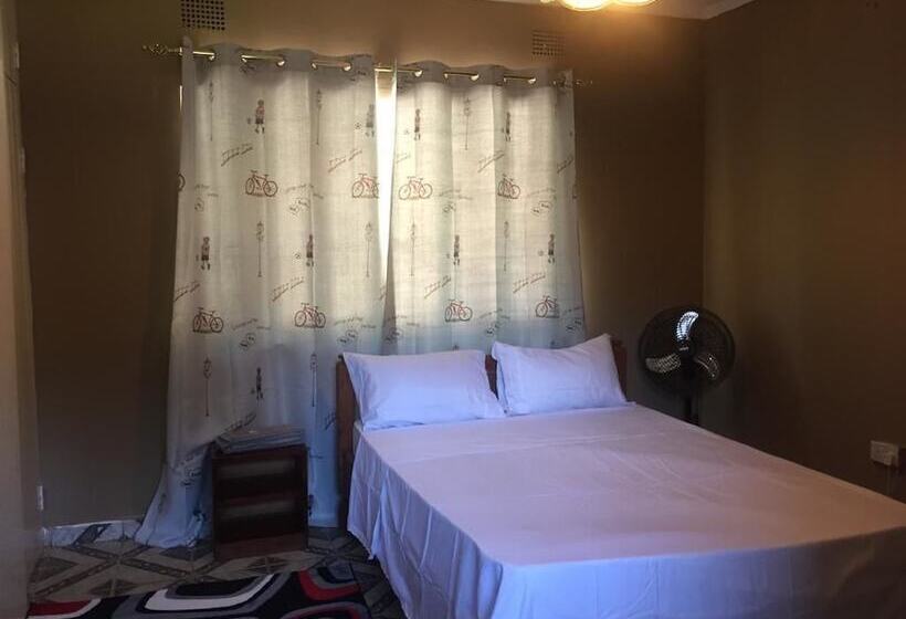 پانسیون Hooters Lodge