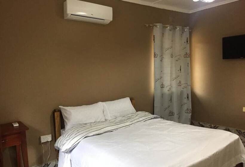 پانسیون Hooters Lodge