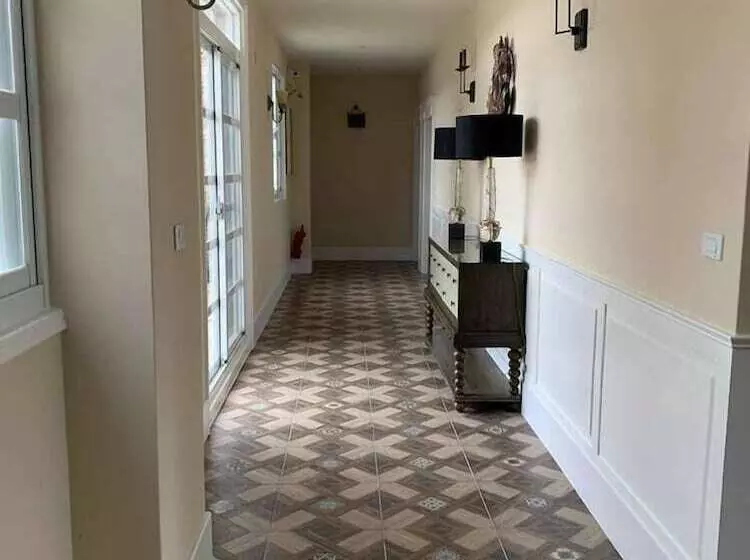 پانسیون Serrado Manor