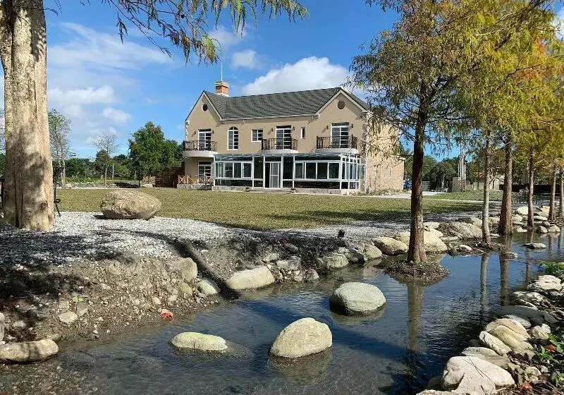 پانسیون Serrado Manor