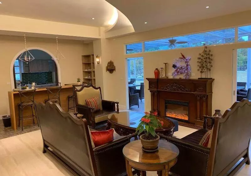 پانسیون Serrado Manor