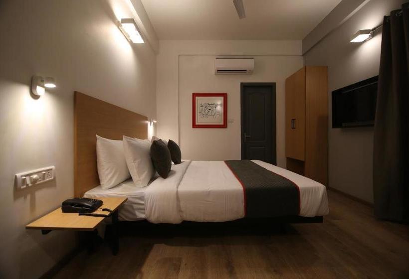 هتل Super Townhouse Airport Road