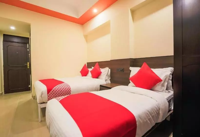 Oyo 9612 Hotel Royal Ramiro