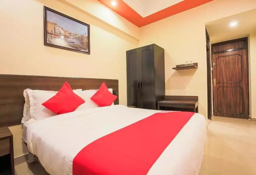Oyo 9612 Hotel Royal Ramiro