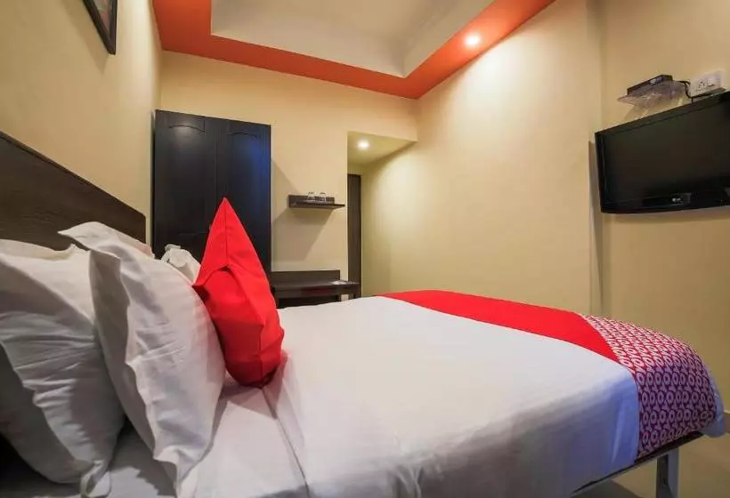 Oyo 9612 Hotel Royal Ramiro