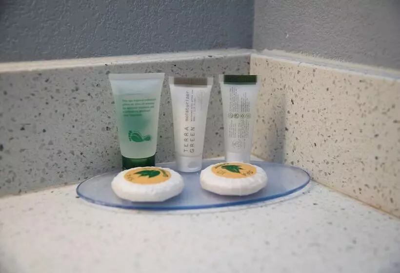 Отель Columbus Inn And Suites