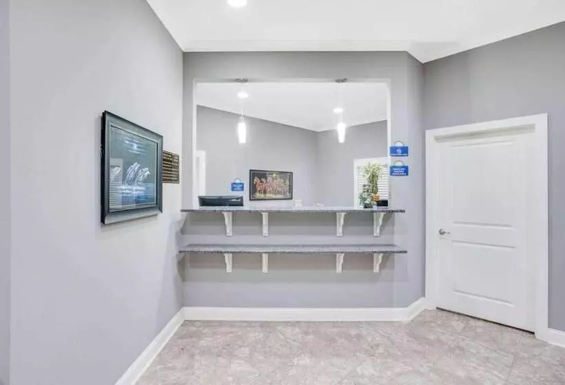 Отель Columbus Inn And Suites