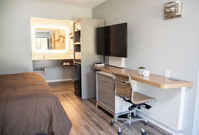 Отель Columbus Inn And Suites