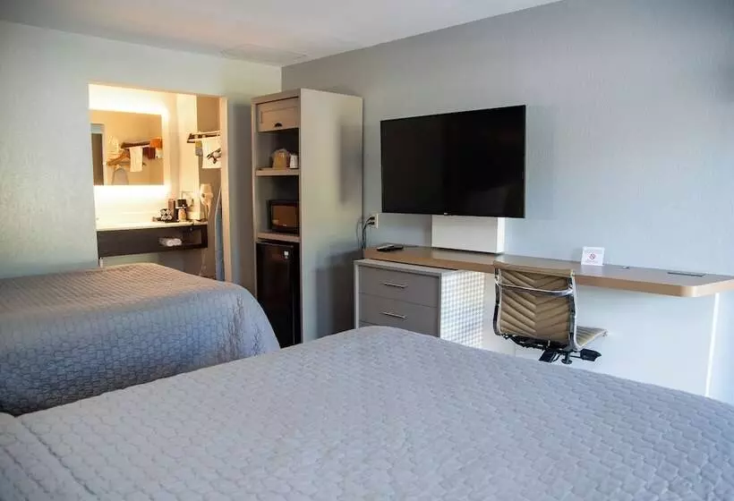 Отель Columbus Inn And Suites