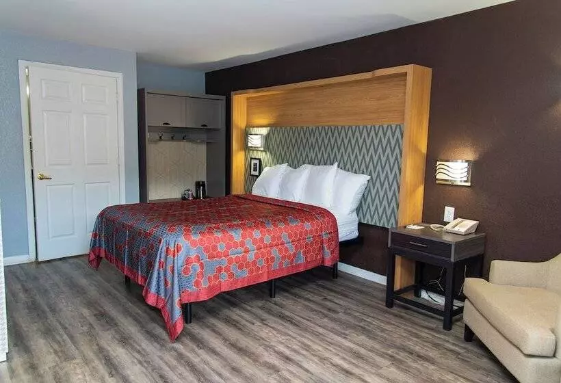 Отель Columbus Inn And Suites