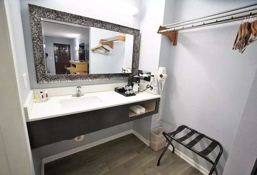 Отель Columbus Inn And Suites