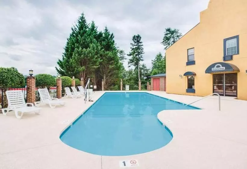 Отель Columbus Inn And Suites