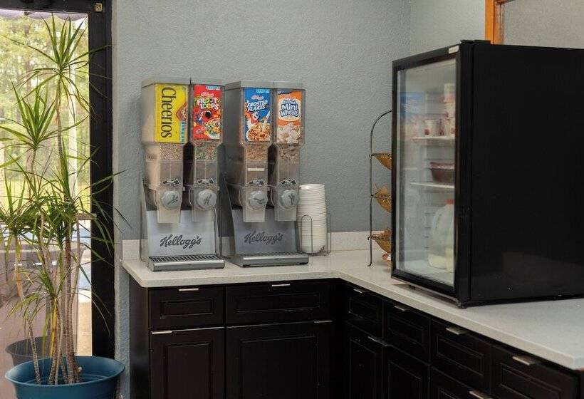 Отель Columbus Inn And Suites