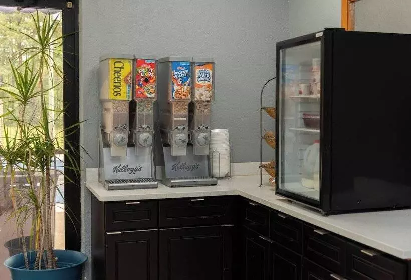 Отель Columbus Inn And Suites