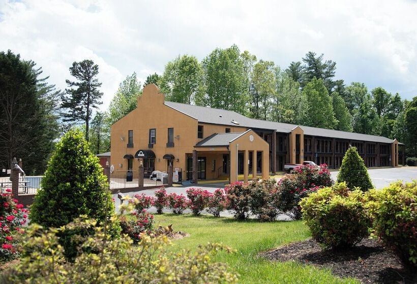 Отель Columbus Inn And Suites