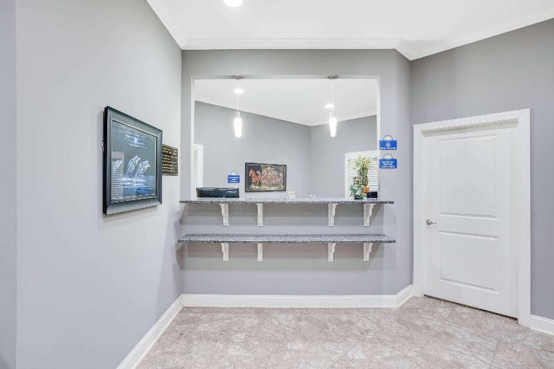 Отель Columbus Inn And Suites