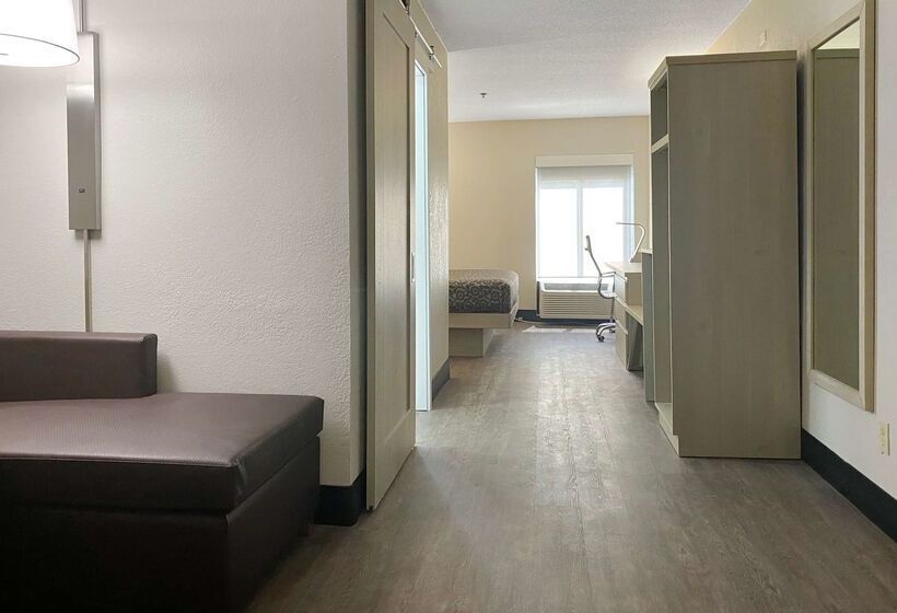 호텔 Days Inn & Suites By Wyndham Peachtree Corners Norcross