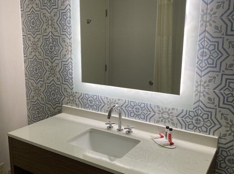 호텔 Days Inn & Suites By Wyndham Peachtree Corners Norcross