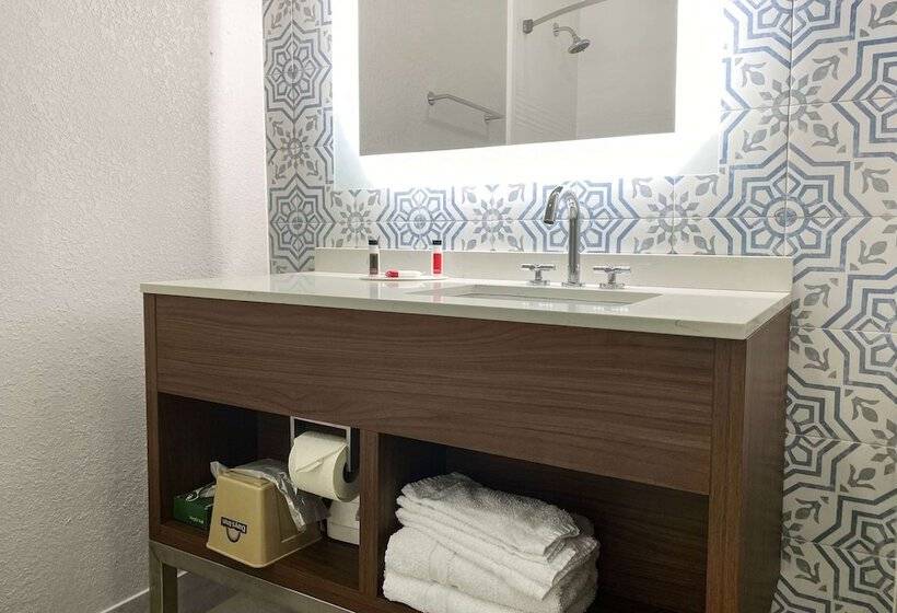 호텔 Days Inn & Suites By Wyndham Peachtree Corners Norcross