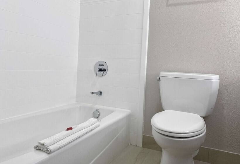 호텔 Days Inn & Suites By Wyndham Peachtree Corners Norcross