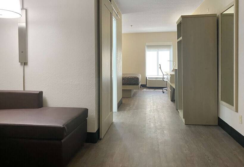 호텔 Days Inn & Suites By Wyndham Peachtree Corners Norcross