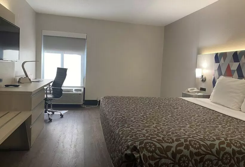 Отель Days Inn & Suites By Wyndham Peachtree Corners Norcross