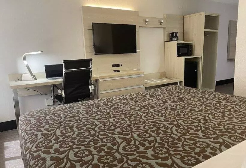 Отель Days Inn & Suites By Wyndham Peachtree Corners Norcross