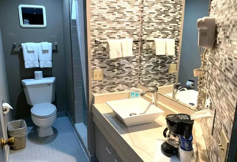 Отель Don Q Inn