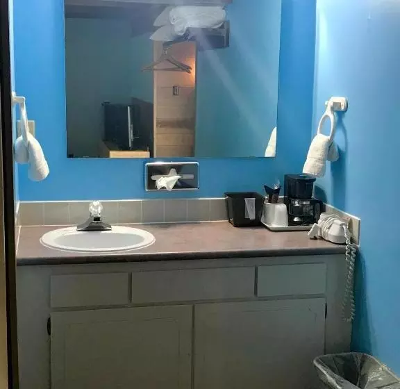 Отель Don Q Inn