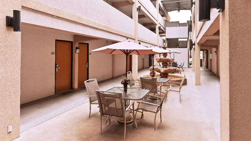 ホテル Executive Inn & Suites