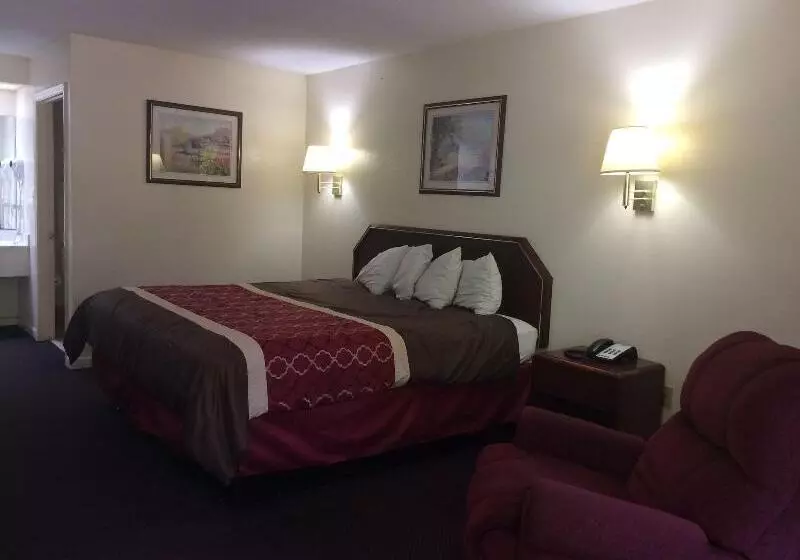 酒店 Luxury Inn & Suites