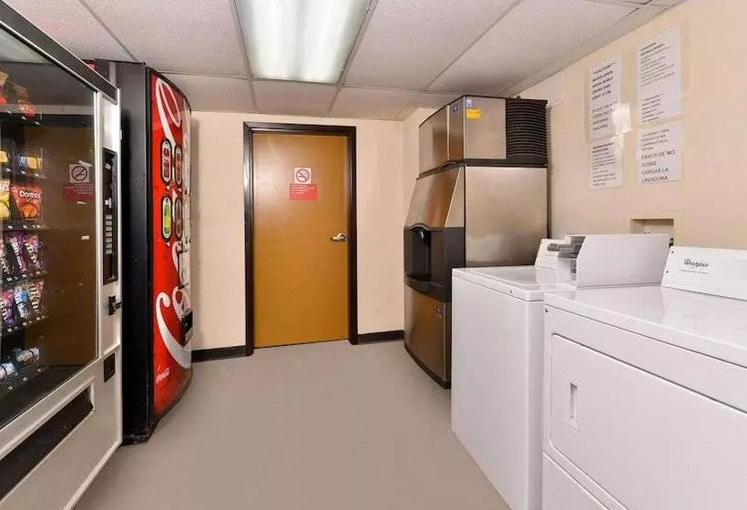 酒店 Executive Inn & Suites