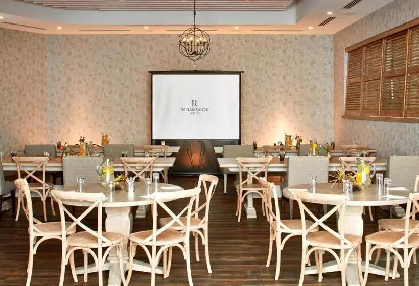 The Del Monte Lodge Renaissance Rochester Hotel & Spa