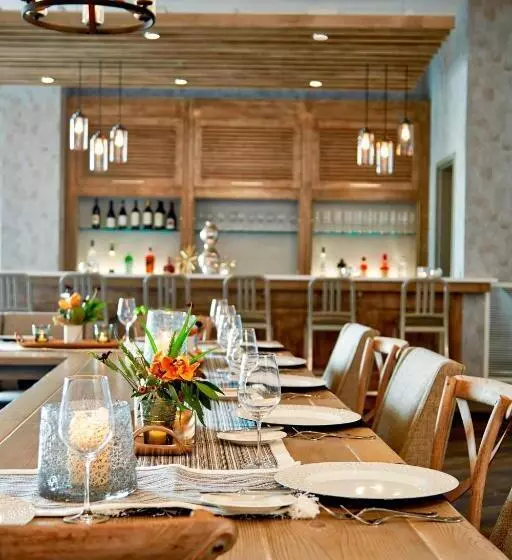 The Del Monte Lodge Renaissance Rochester Hotel & Spa