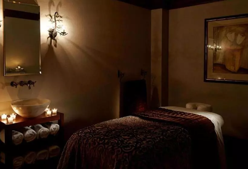 The Del Monte Lodge Renaissance Rochester Hotel & Spa