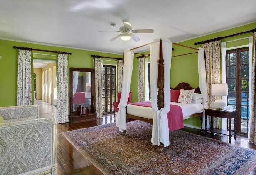 پانسیون Colleton Great House