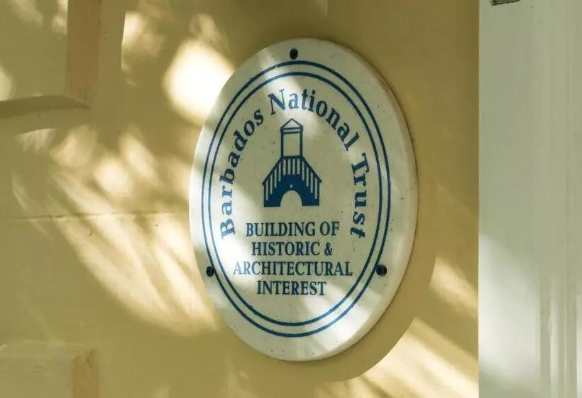 پانسیون Colleton Great House