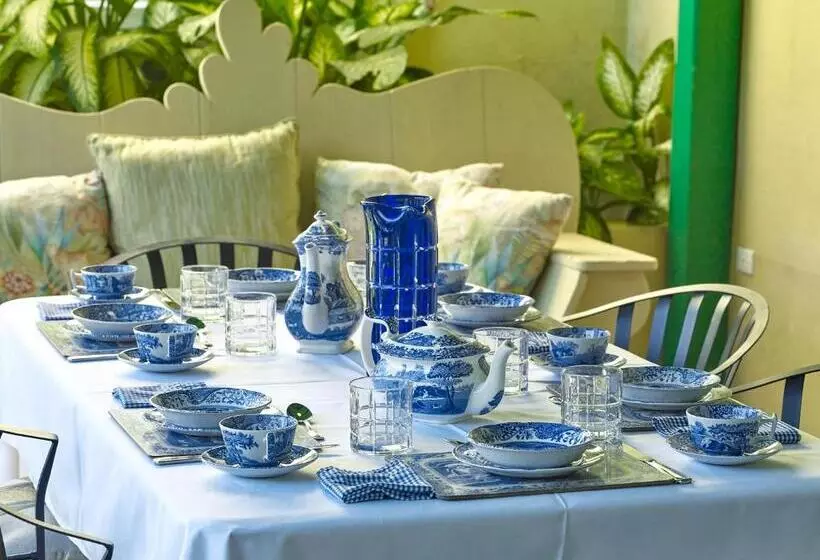 پانسیون Colleton Great House