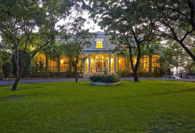 پانسیون Colleton Great House